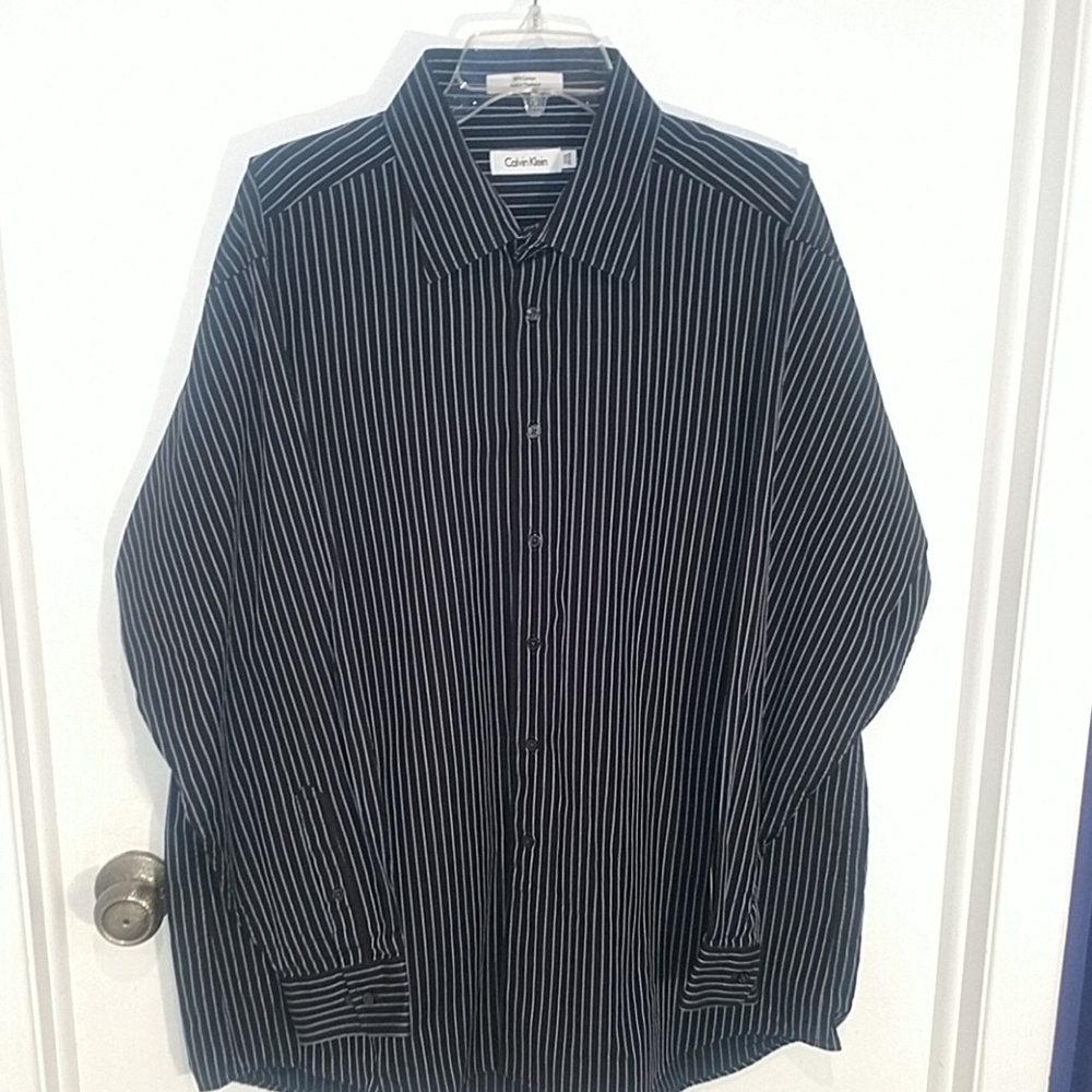 👍Calvin Klein Bundle 2/$16 or 3/$21 Men's LS Dress Shirt